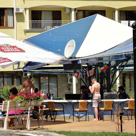 Summer Dreams -Apartcomplex Pantai Sunny Bagian luar foto