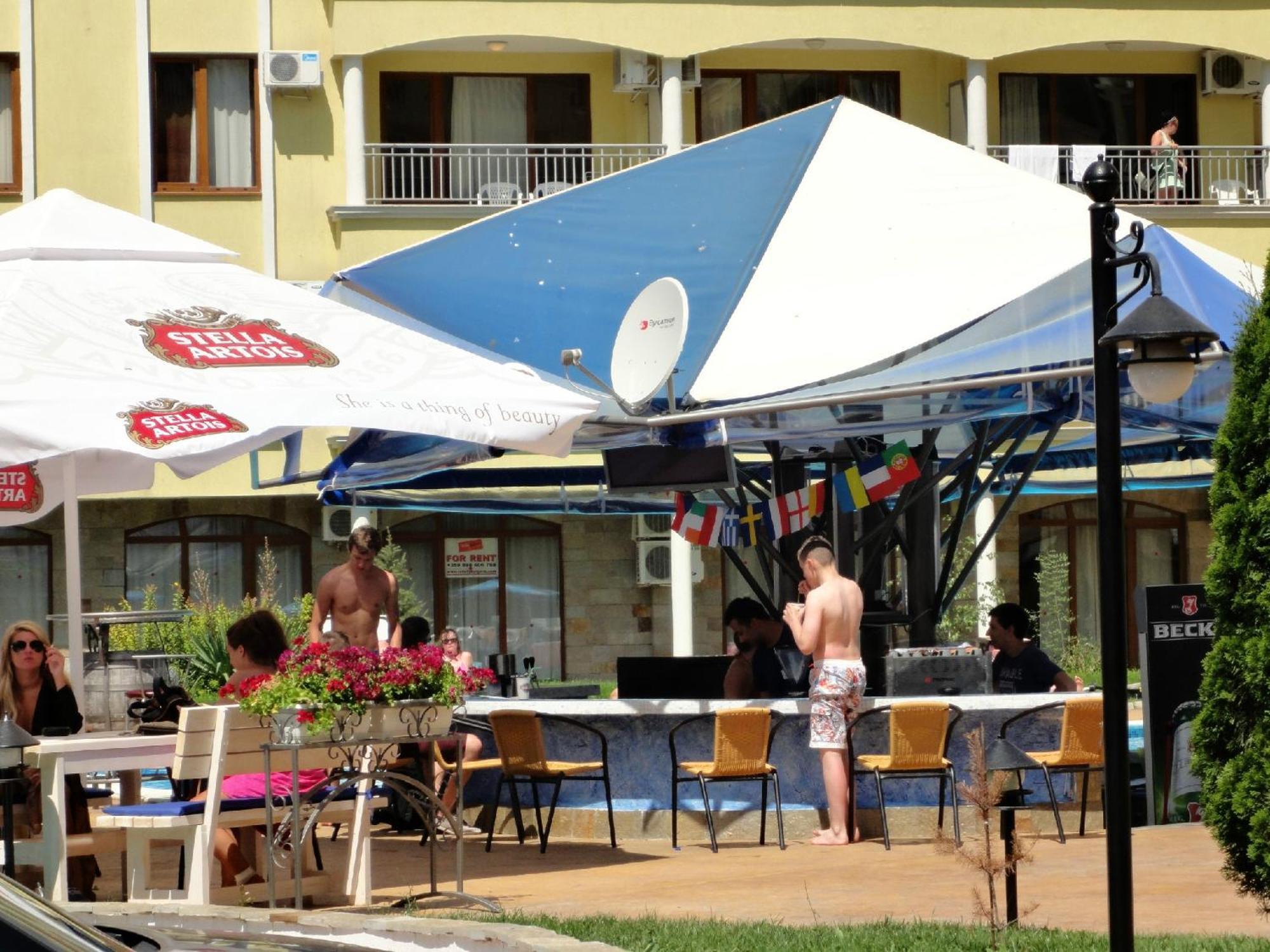 Summer Dreams -Apartcomplex Pantai Sunny Bagian luar foto