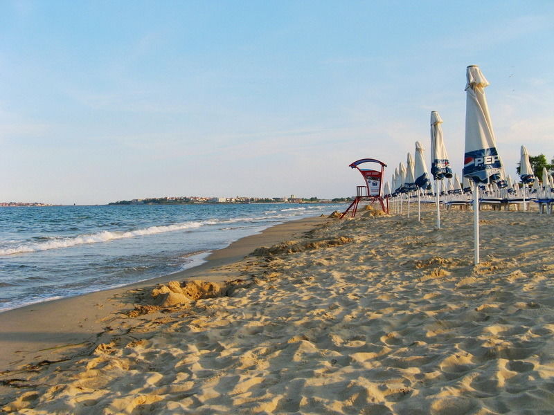 Summer Dreams -Apartcomplex Pantai Sunny Bagian luar foto