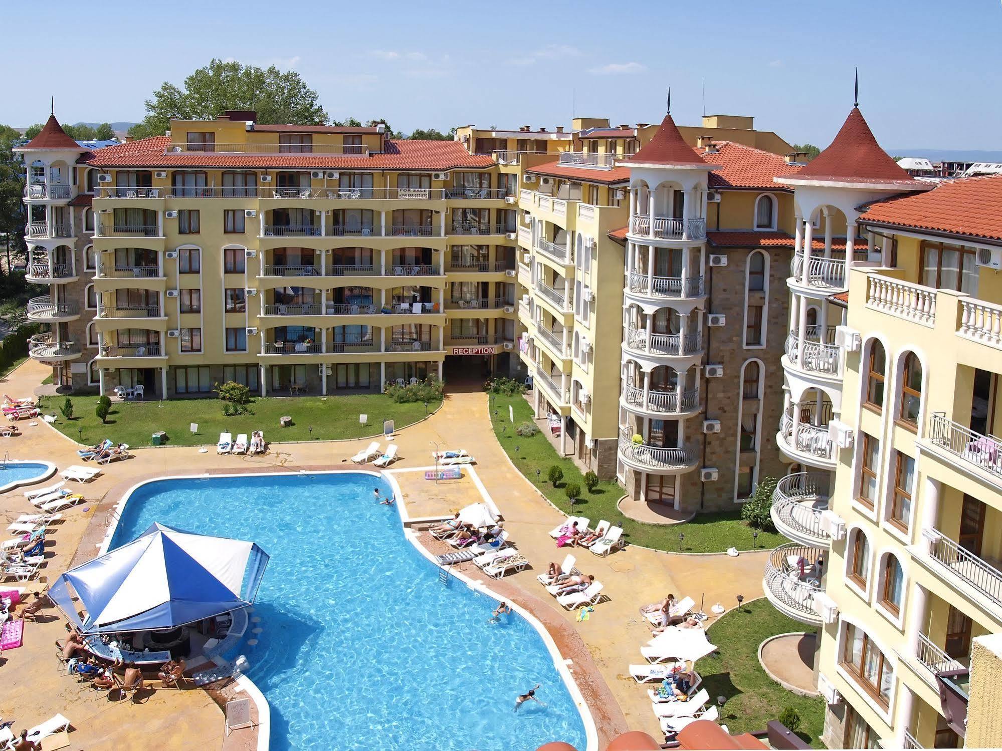Summer Dreams -Apartcomplex Pantai Sunny Bagian luar foto
