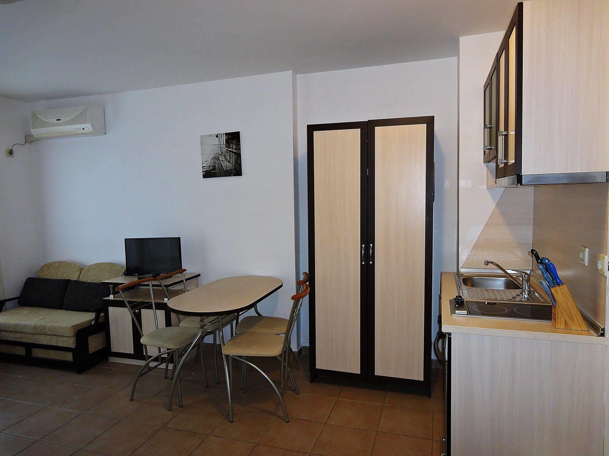 Summer Dreams -Apartcomplex Pantai Sunny Bagian luar foto