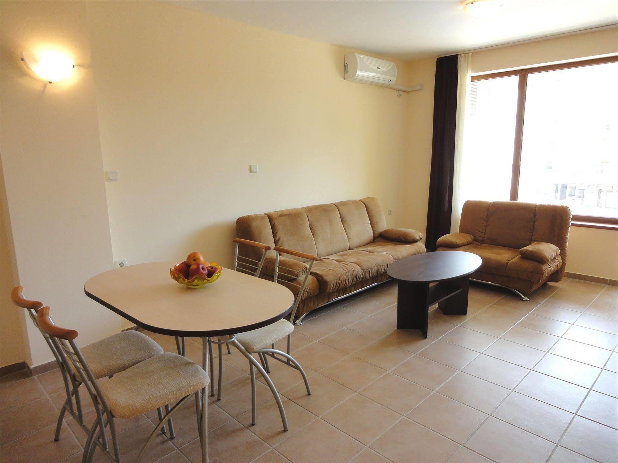 Summer Dreams -Apartcomplex Pantai Sunny Bagian luar foto