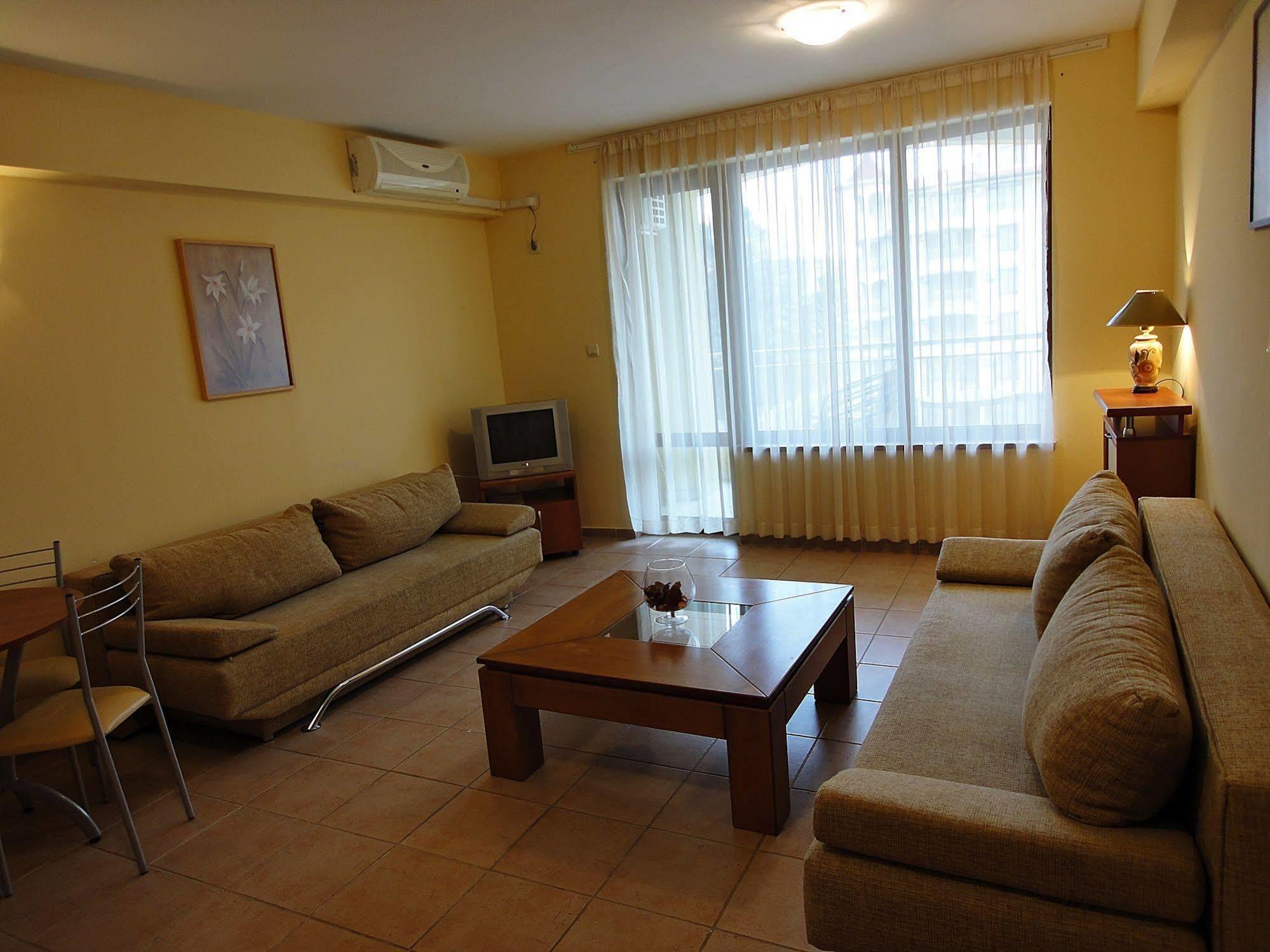 Summer Dreams -Apartcomplex Pantai Sunny Bagian luar foto