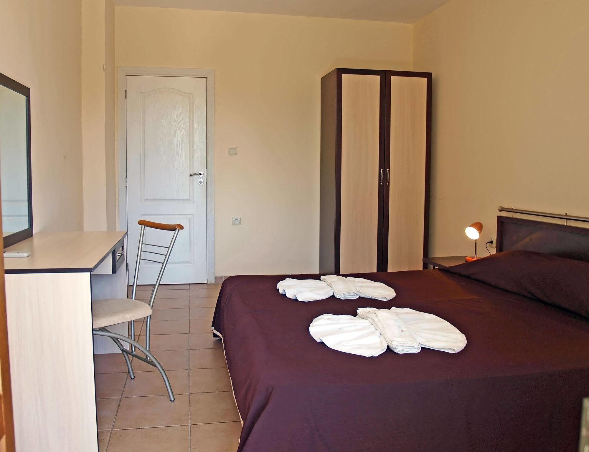 Summer Dreams -Apartcomplex Pantai Sunny Bagian luar foto