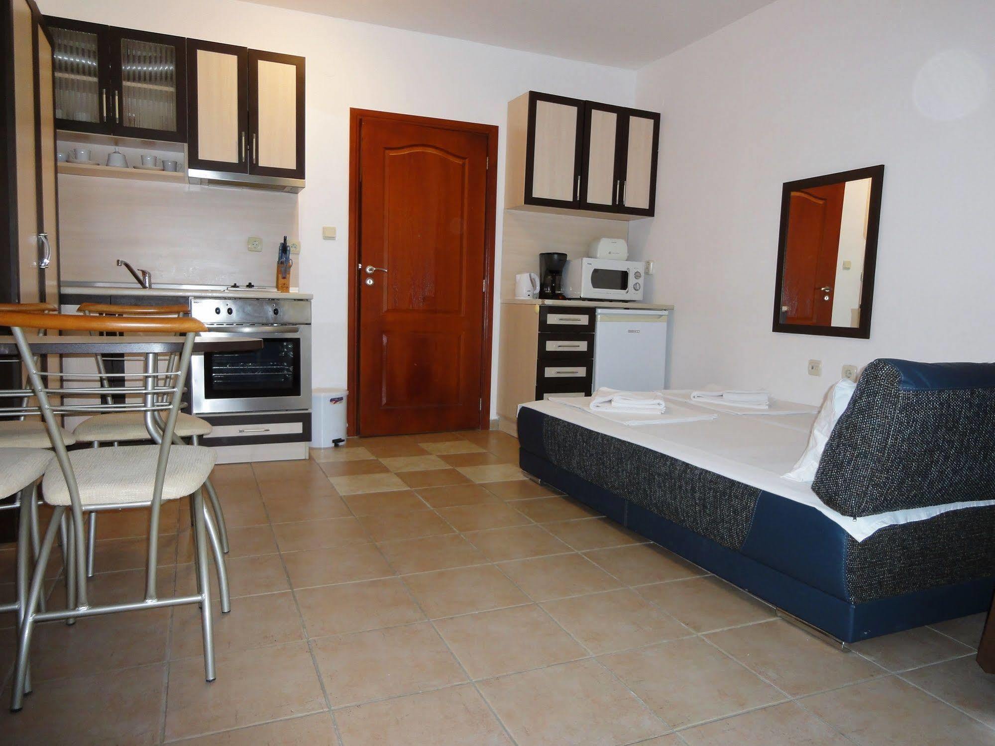 Summer Dreams -Apartcomplex Pantai Sunny Bagian luar foto
