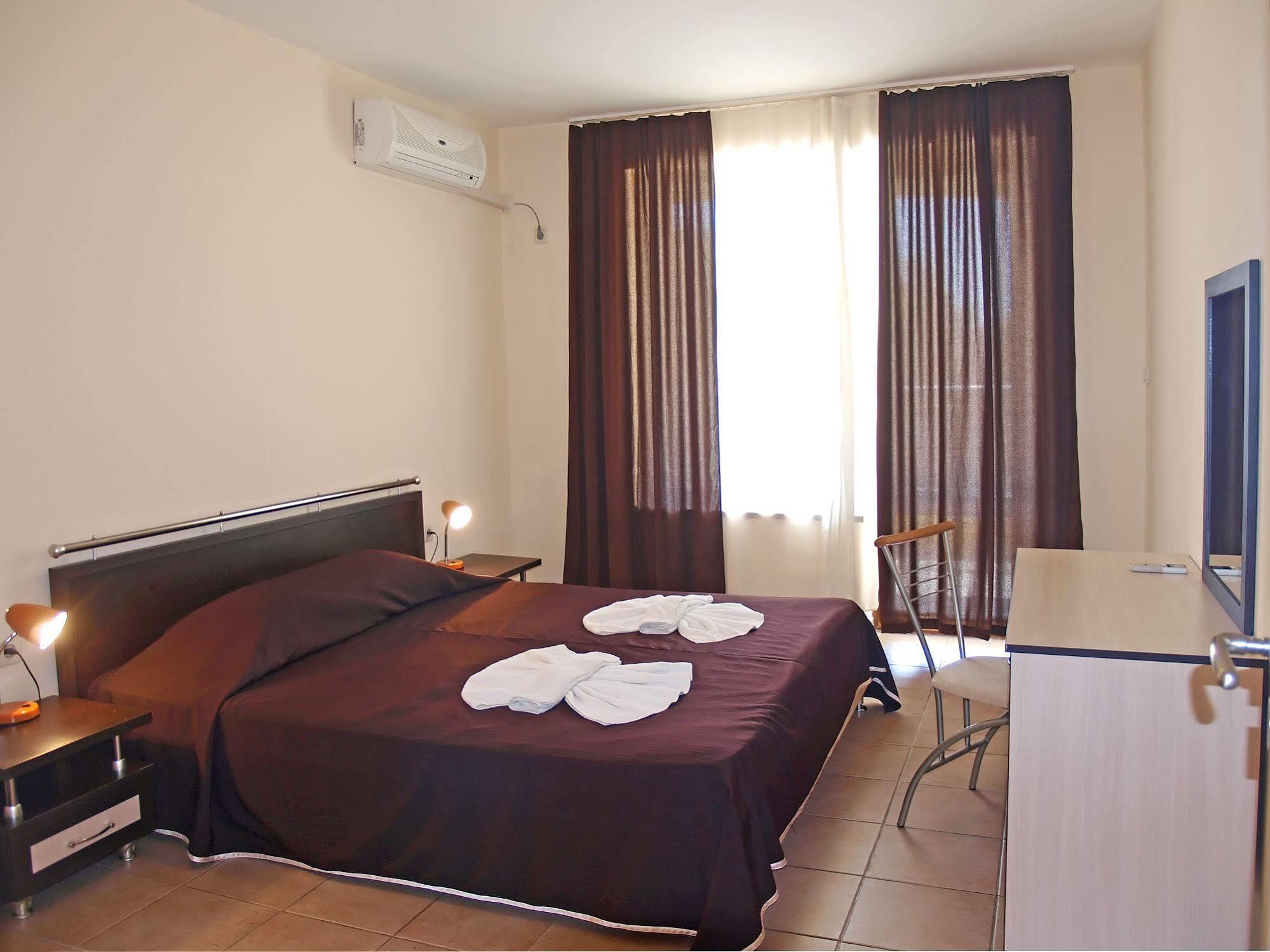 Summer Dreams -Apartcomplex Pantai Sunny Bagian luar foto
