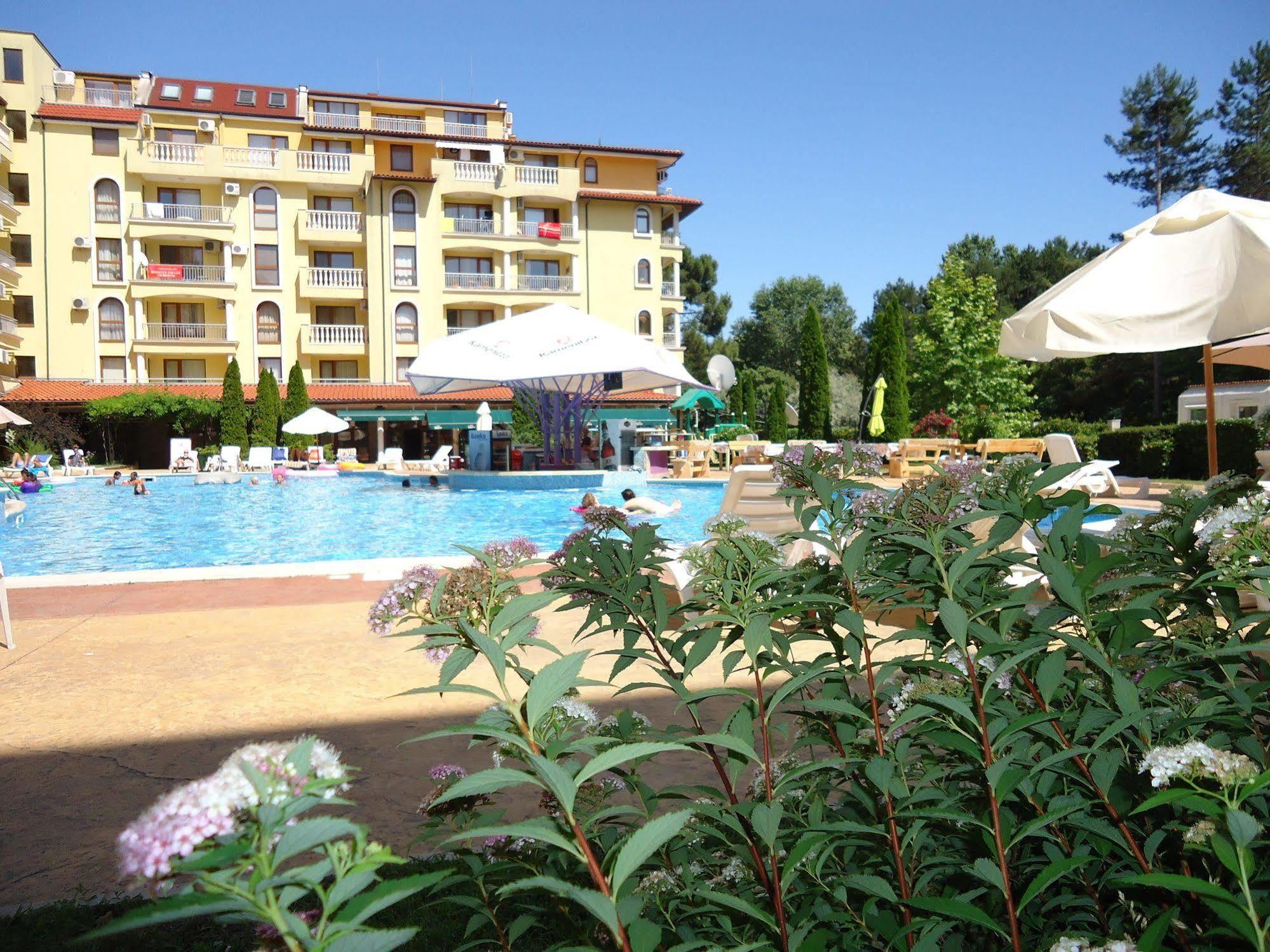 Summer Dreams -Apartcomplex Pantai Sunny Bagian luar foto
