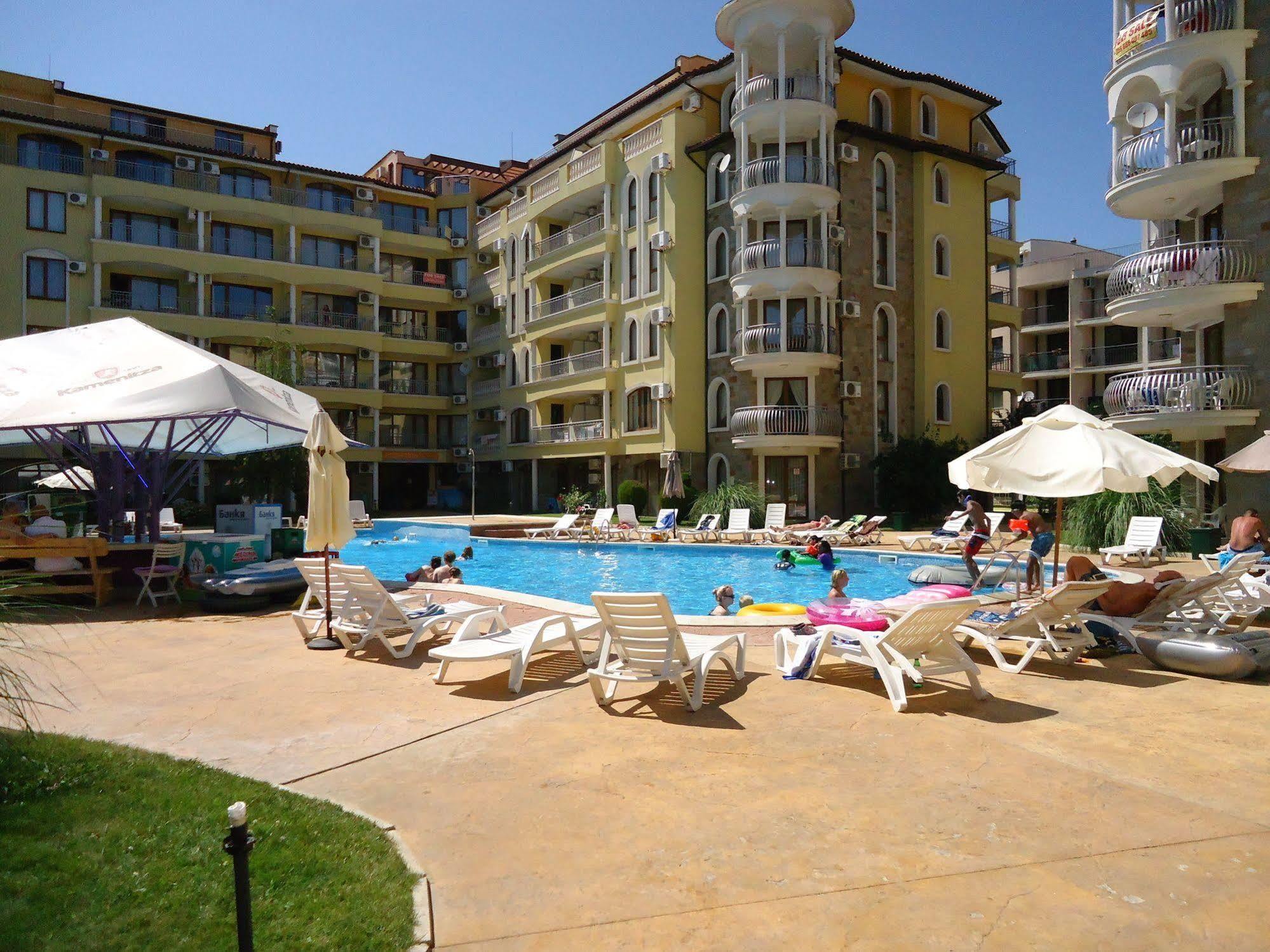Summer Dreams -Apartcomplex Pantai Sunny Bagian luar foto