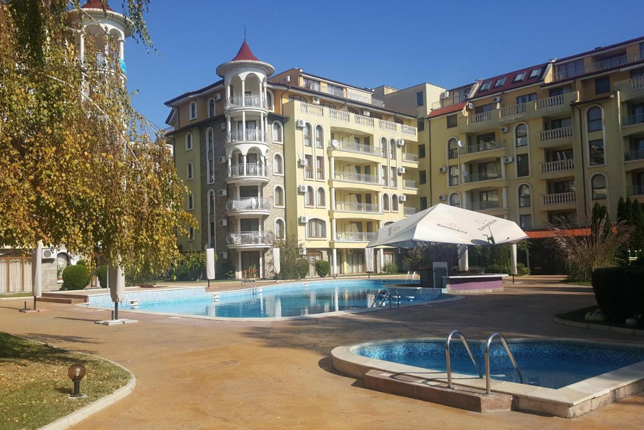 Summer Dreams -Apartcomplex Pantai Sunny Bagian luar foto